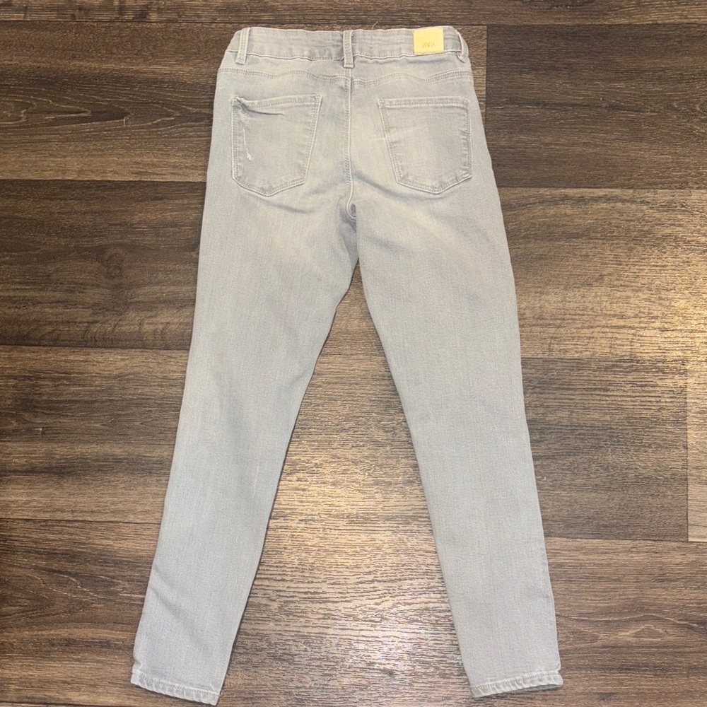 Zara Girls Light Gray Distessed Skinny Jeans (9) - Picture 5 of 7